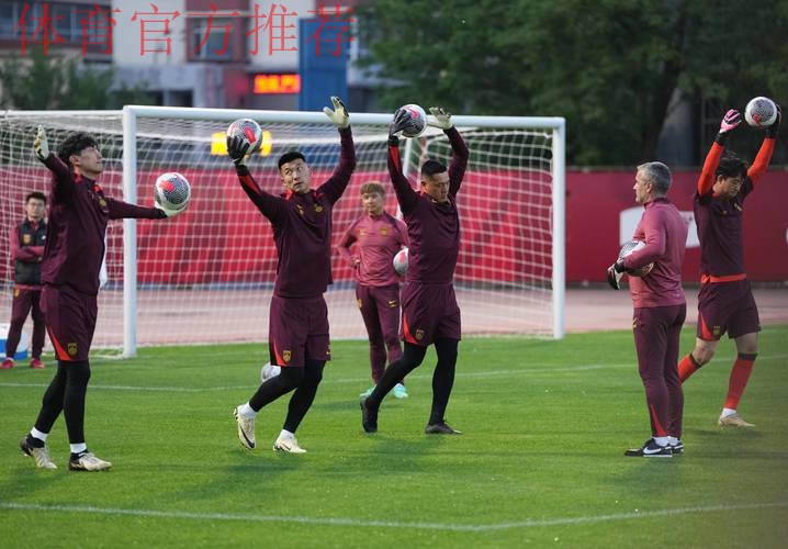集结广州备战叙利亚 闷热环境下国足迎首训